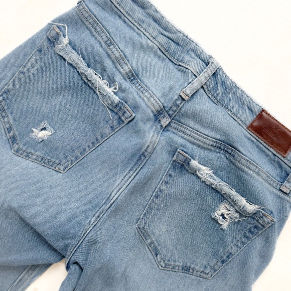 Hollister distressed curvy high rise mom jean 3 short - Picture 6 of 6